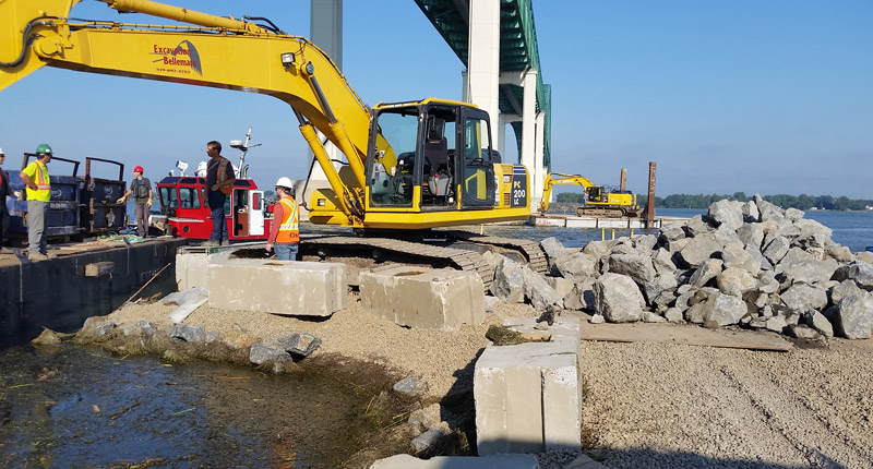 Empierrement des pilastres du pont Laviolette